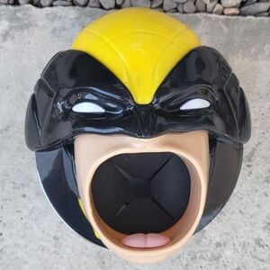 Deadpool and Wolverine popcorn bucket / Best Friends pins